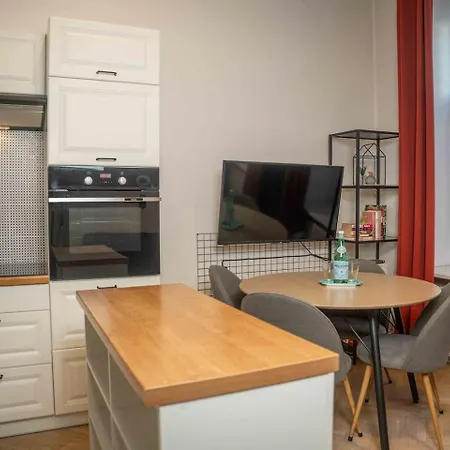 Cozy Entresol With Parking Targowa